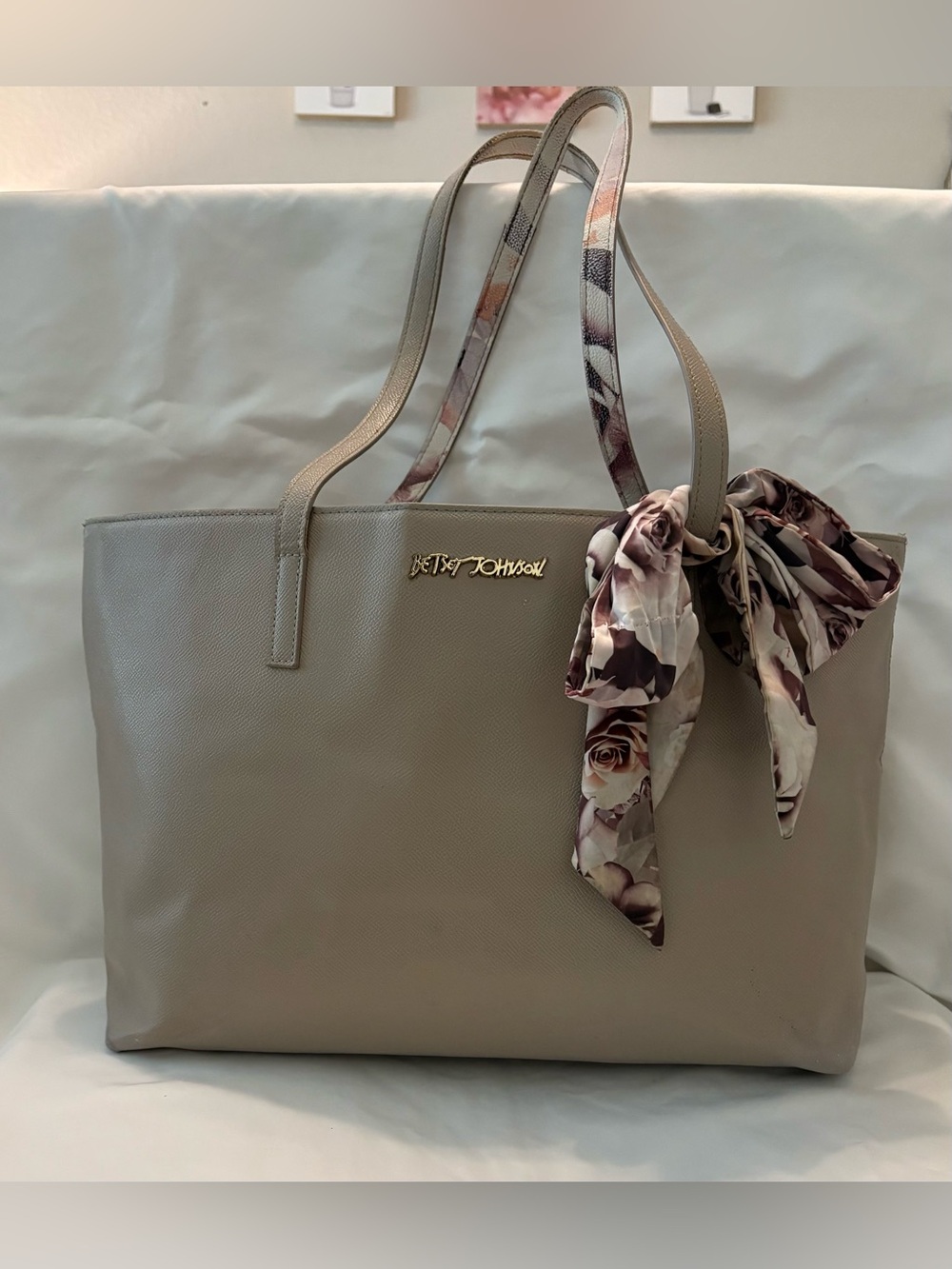 Betsey Johnson XOZARIA Gray Floral Pattern Large Women’s Tote